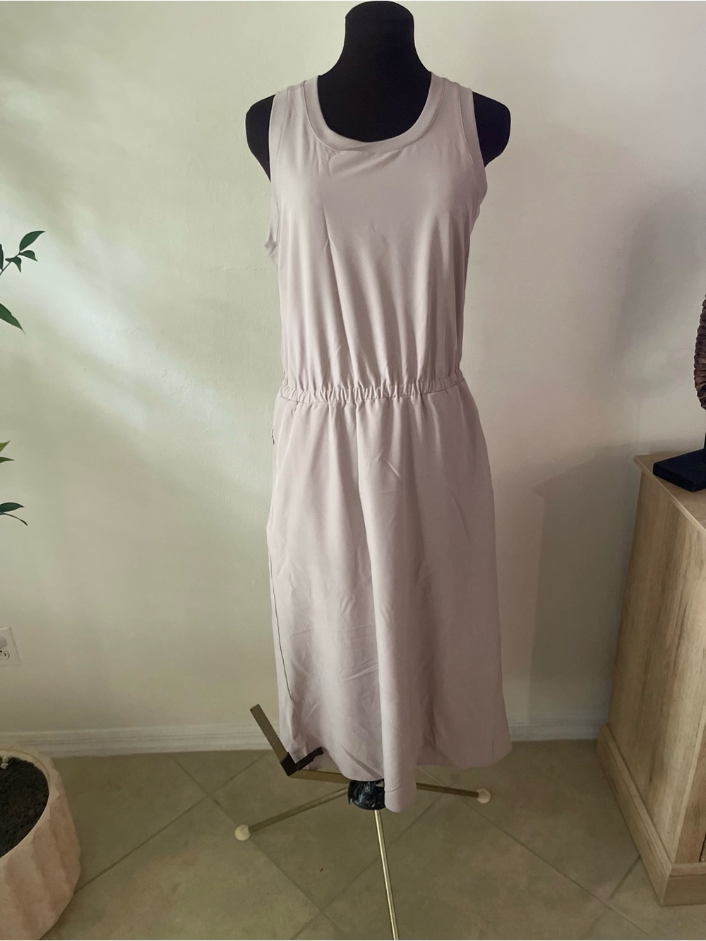 90 Degree By Reflex Sleeveless Midi Dress in cream athletic with pockets large